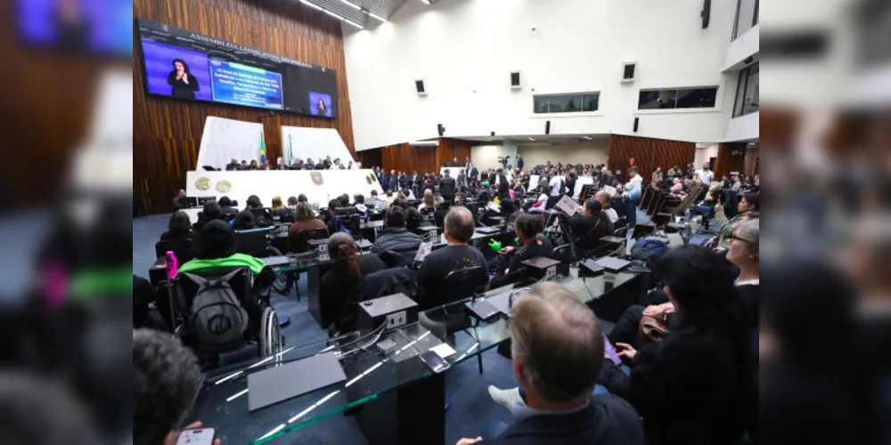 Ação aconteceu durante a quarta-feira (20), no Plenário da Assembleia Legislativa