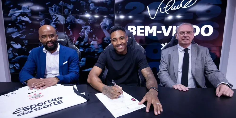 Vitinho assinou contrato com o Corinthians até 2026