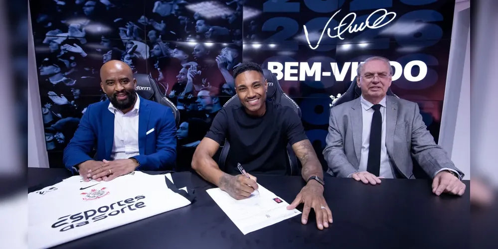 Vitinho assinou contrato com o Corinthians até 2026