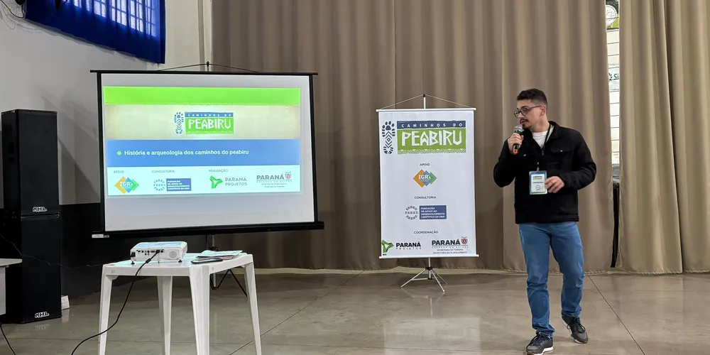 Após as palestras, há as oficinas práticas em que os participantes têm acesso a mapas das regiões com informações