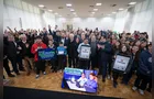 Estado entrega 25 mil tablets e 2,8 mil carrinhos de recarga para escolas