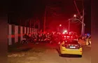 Motociclista fura bloqueio, atropela oito alunos da PM e morre na hora