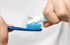 Pasta de dente feita com cabelo pode regenerar esmalte dentário