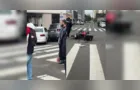 Acidente envolvendo dois carros e moto deixa um homem ferido em PG