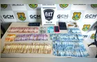 Jovem nega posse de drogas, GCM chama cão farejador e suspeito acaba preso em PG
