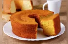 Bolo cremoso de cenoura e milho fica perfeito com cafezinho; aprenda