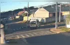Van escolar atinge motociclista na região do 'Contorno' em PG