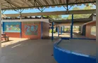 Menino de 12 anos morre após cair do telhado de escola atrás de pipa