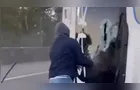 Motorista é salvo por moradores antes de caminhão pegar fogo; vídeo