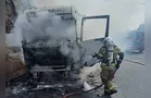 Carreta pega fogo em rodovia e causa interdição da BR-376 na tarde desta sexta