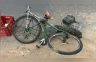 Ciclista se choca contra traseira de caminhão e fica em estado grave em PG
