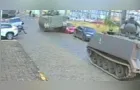 Veículo do Exército Brasileiro danifica carros em rua de PG; vídeo