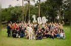 100 anos de fé, costura e um golinho de Amarula
