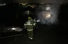Casa é destruída por incêndio em PG; morador estava dormindo dentro dela