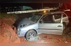 Motorista perde controle de carro e colide em barranco na avenida Pedro Wosgrau, em PG