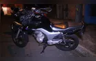 Carro colide com motociclista e foge do local do acidente em PG