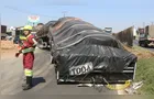 Carreta desengata, invade pista e bloqueia BR-376, em Ponta Grossa
