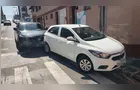 Motorista esquece de puxar freio de mão e é atropelada pelo próprio carro em PG