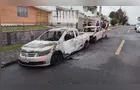 Mulher incendeia carros e invade casa; crimes teriam sido motivados por ataque de ciúmes