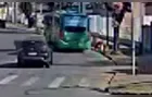 Câmera flagra momento em que ônibus atropela ciclista em Curitiba; veja o vídeo