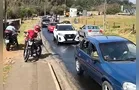 Óleo na pista atrapalha motoristas e deixa trânsito lento no 'Neves' em PG; veja vídeo