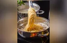 Chef responde qual o momento correto de por sal na água do macarrão