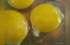 Saiba o que é o fio branco que aparece no ovo e se é preciso remover