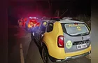 Bandidos bloqueiam rua para assaltar motorista e um deles morre em confronto