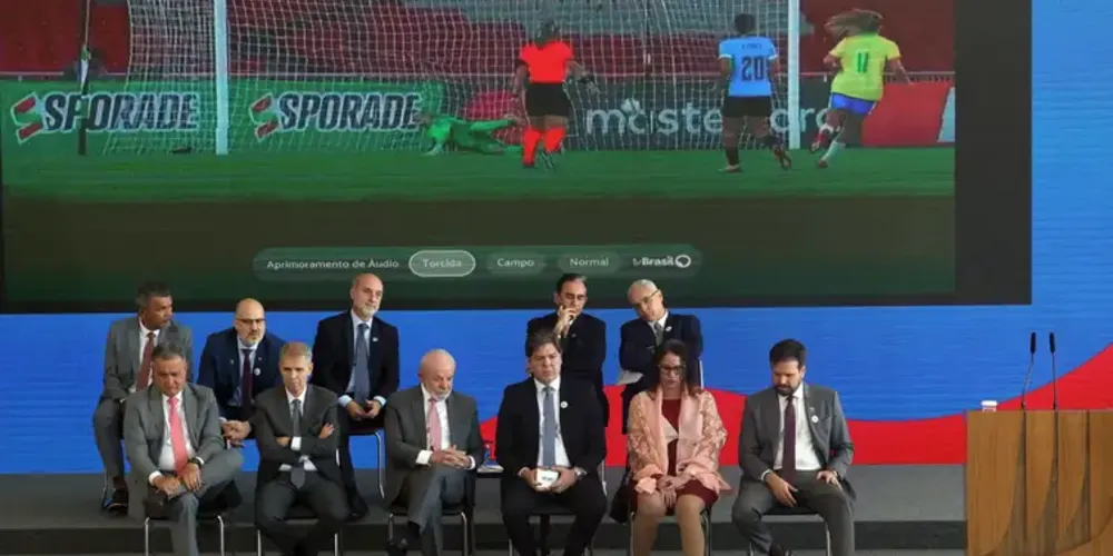 Cerimônia de assinatura do decreto que regulamenta a TV 3.0 no Palácio do Planalto