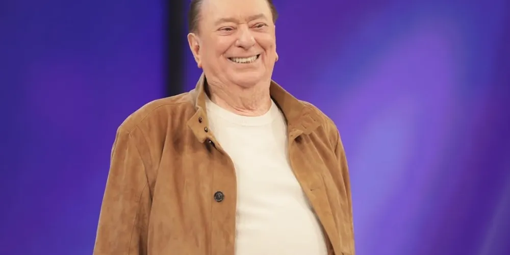 Mesmo com quadro estável, o apresentador ainda não recebeu alta