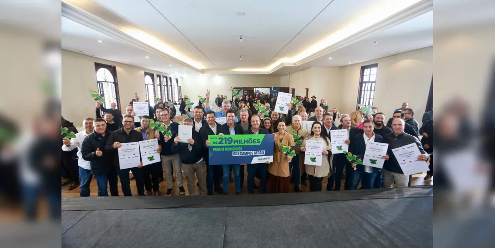 Prefeitos e prefeitas dos Campos Gerais estiveram reunidos com Guto Silva