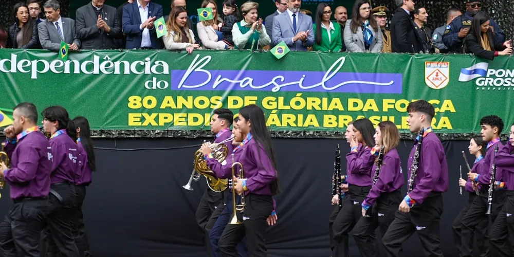 O desfile aconteceu durante a manhã deste domingo (7)