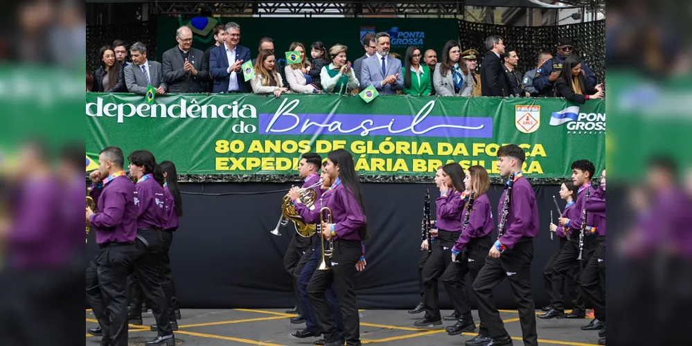 O desfile aconteceu durante a manhã deste domingo (7)