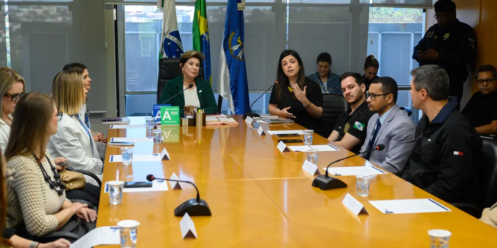 Reunião do Departamento da Mulher, com a prefeita Elisabeth Schmidt e a secretária da família, Camila Sanches