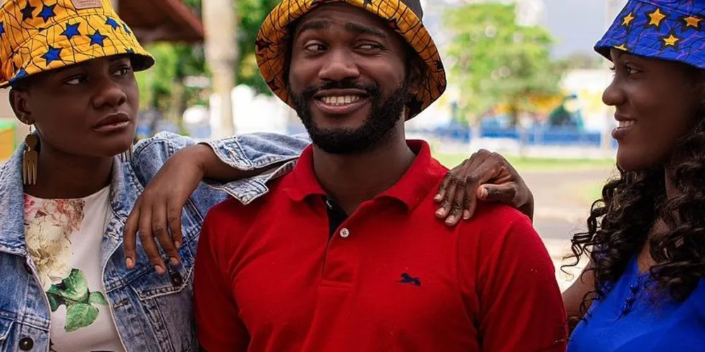 Além do trabalho como influenciadores, James, Jane e Genifá também são empreendedores, com um salão de trança nagô e uma loja online de moda praia