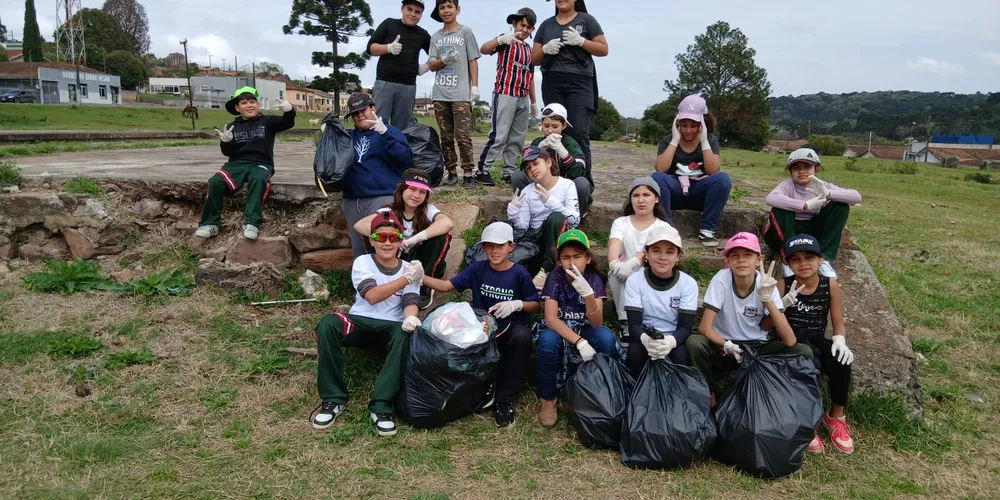 Estudantes foram verdadeiros protagonistas ambientais ao recolherem resíduos no seu entorno
