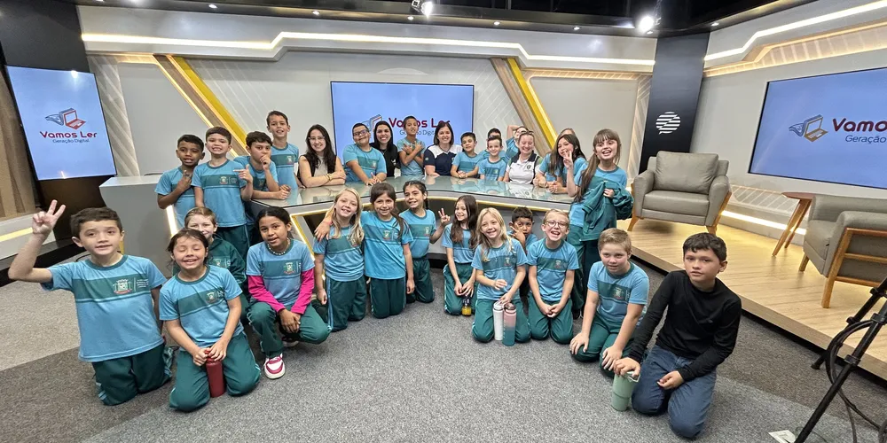 Educandos percorreram toda a estrutura do grupo comunicacional e puderam se vislumbrar com instalações modernas