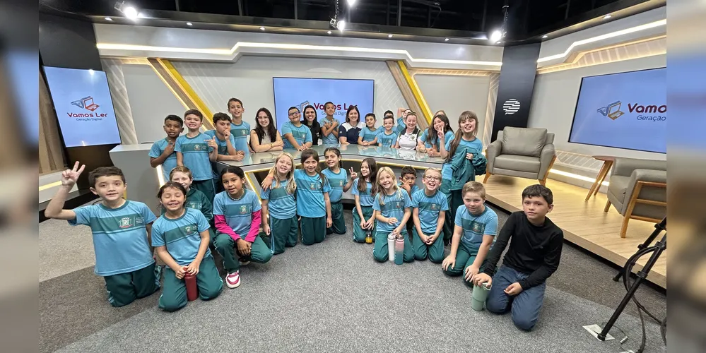 Educandos percorreram toda a estrutura do grupo comunicacional e puderam se vislumbrar com instalações modernas