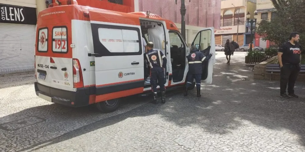 Homem estava gritando e correndo pela região central da cidade