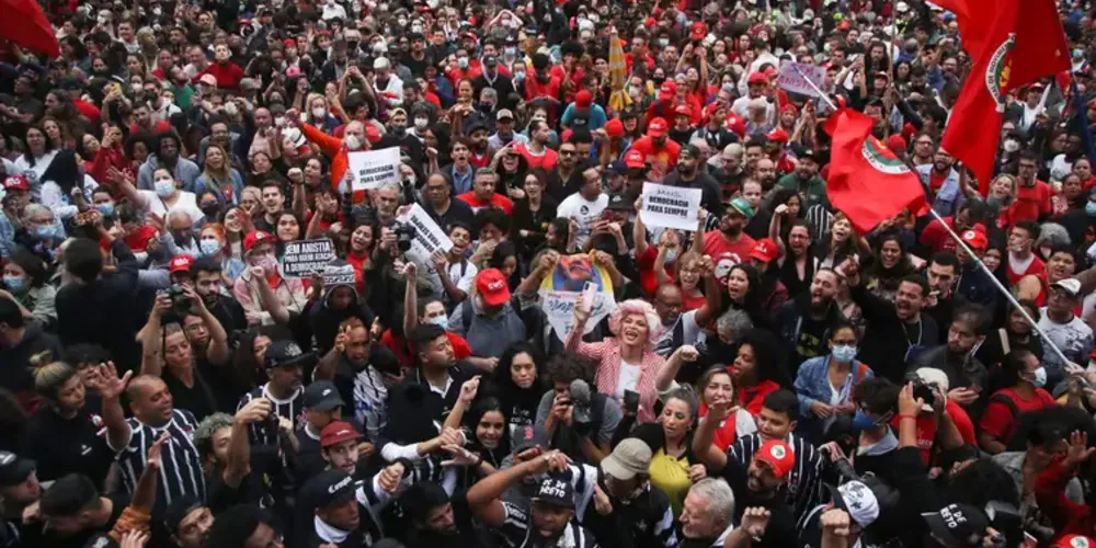 Segundo movimentos sociais, os atos foram organizados como reação à aprovação da PEC que restringe a atuação de órgãos de controle e dificulta investigações envolvendo parlamentares