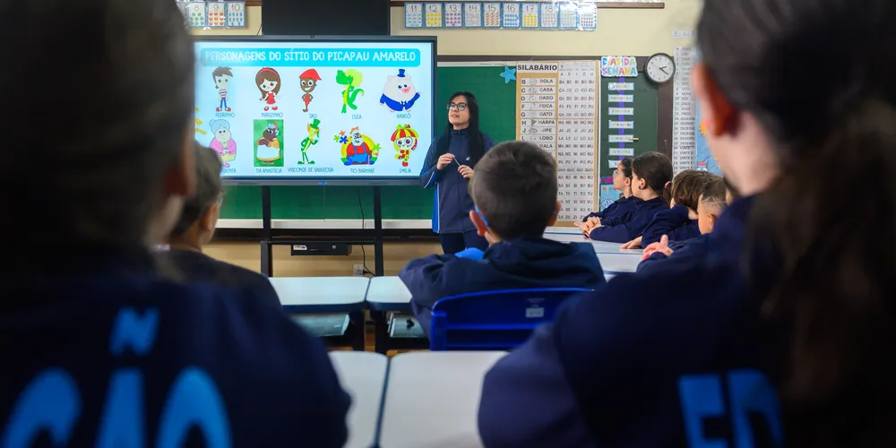 A seleção dos professores será por meio de uma prova com caráter eliminatório e classificatório