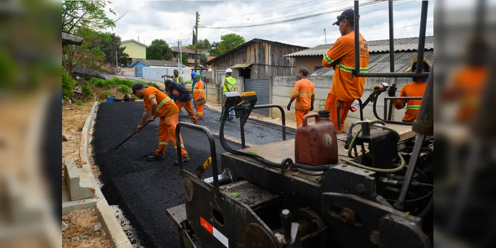 Obras de asfalto na Rua Porecatu, na Vila Natel