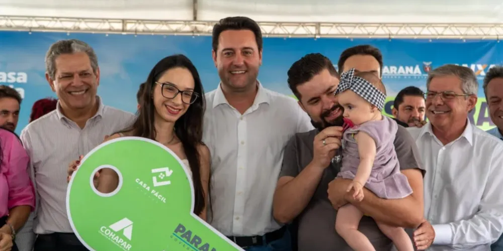 Governador Ratinho Junior durante entrega de 336 apartamentos em Maringá