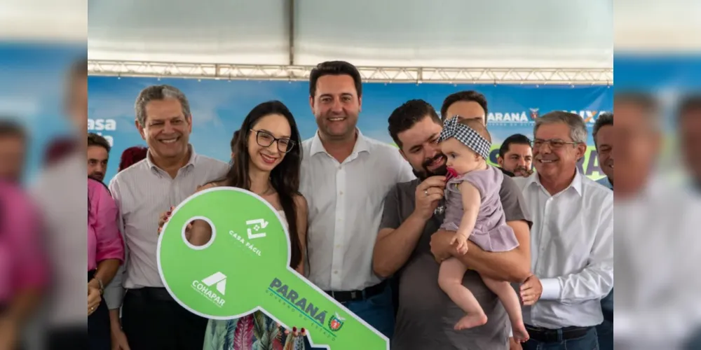 Governador Ratinho Junior durante entrega de 336 apartamentos em Maringá