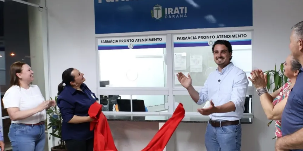 A vice-prefeita Larissa Mazepa e o prefeito Emiliano Gomes estiveram presentes na inauguração