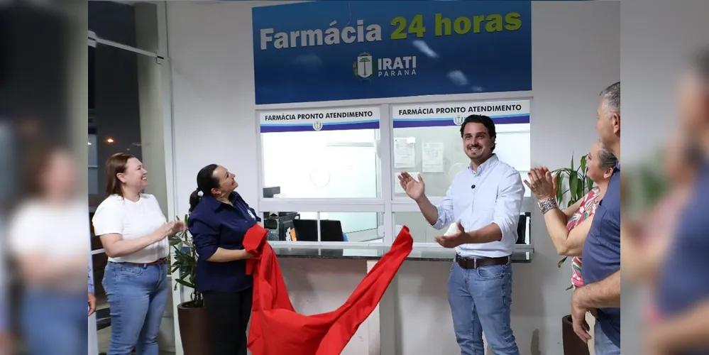 A vice-prefeita Larissa Mazepa e o prefeito Emiliano Gomes estiveram presentes na inauguração