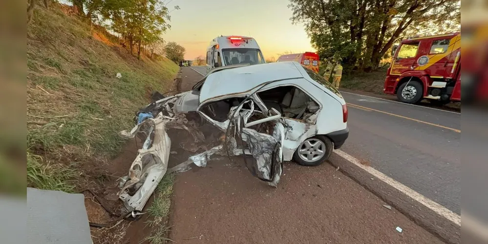 Caminhão colidiu de frente com o veículo Gol na BR-369