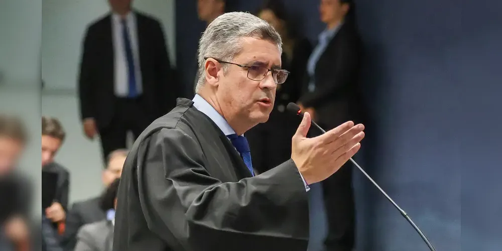 A sessão prossegue para a realização das sustentações dos advogados dos demais réus