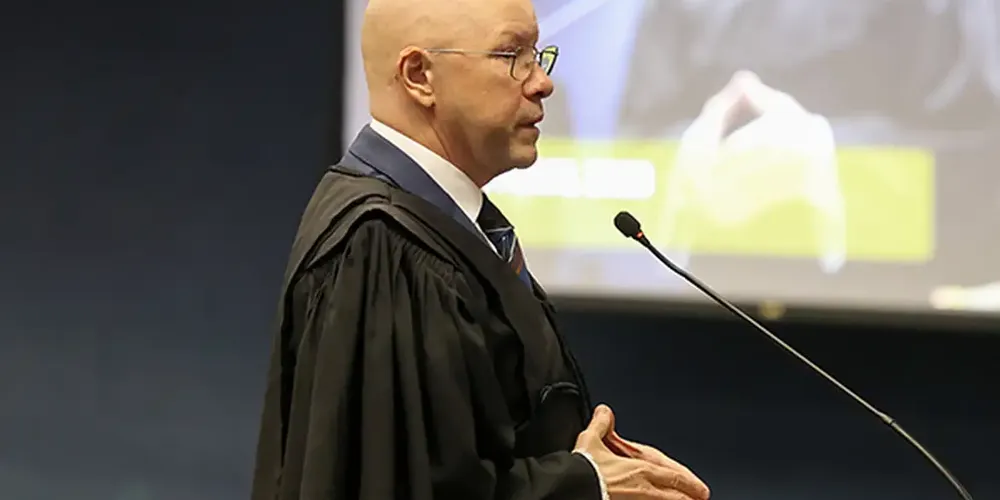 A defesa do almirante Almir Garnier negou ue o militar tenha colocado as tropas à disposição da tentativa de golpe de Estado