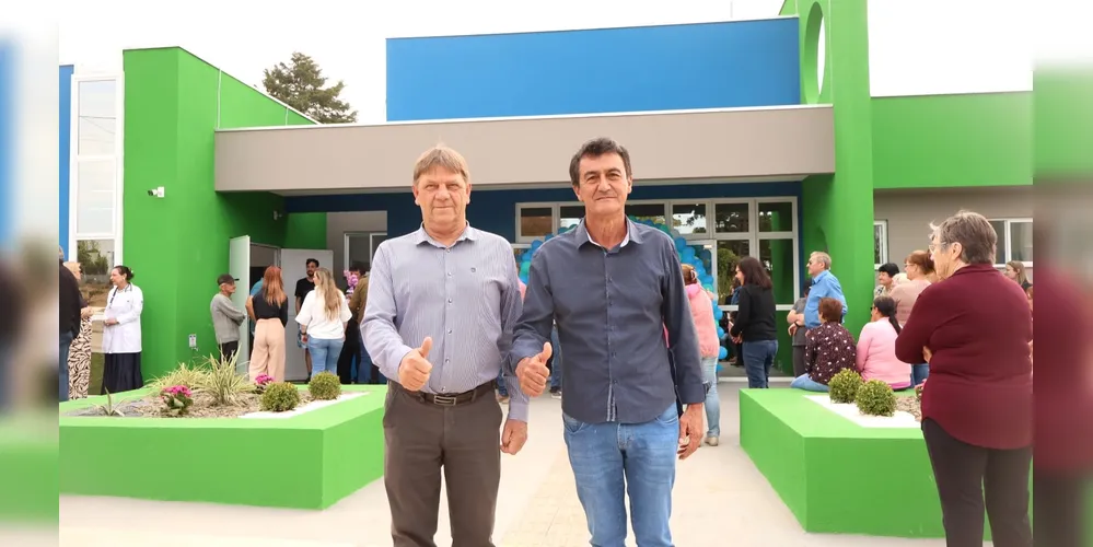 O prefeito Pedro Kowalczyk e o vice José Ivo Rodrigues estiveram presentes na inauguração